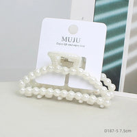 Korean Pearl Hair Claw Clip for Women – Mermaid Retro Temperament Shark Clip (7.5cm)