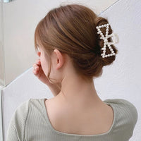 Korean Pearl Hair Claw Clip for Women – Mermaid Retro Temperament Shark Clip (7.5cm)