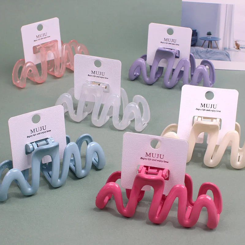 Fairy Wave Hair Claw Clip for Women – Sweet Cream Colour Large Plastic Claw (10.5cm)