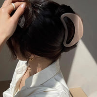 Large 12cm Hollow-out Hair Claw Rapid Sample Half Circle Moon Back Luxury Hair Accessory Shark Clip Made High Quality Plastic