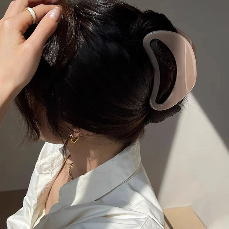 Large 12cm Hollow-out Hair Claw Rapid Sample Half Circle Moon Back Luxury Hair Accessory Shark Clip Made High Quality Plastic