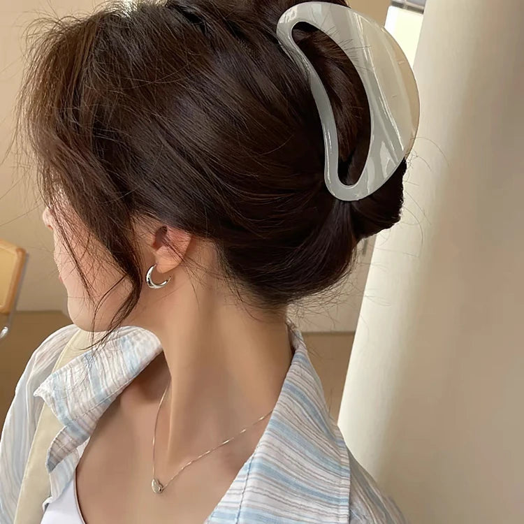 Large 12cm Hollow-out Hair Claw Rapid Sample Half Circle Moon Back Luxury Hair Accessory Shark Clip Made High Quality Plastic